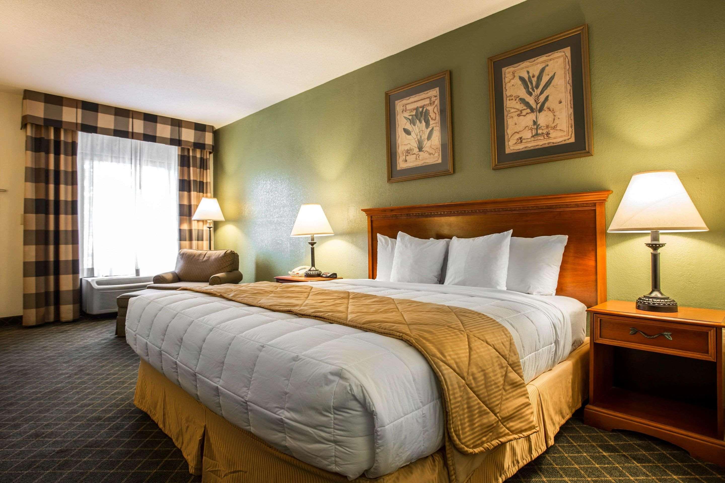 Clarion Inn & Suites Aiken South Ngoại thất bức ảnh