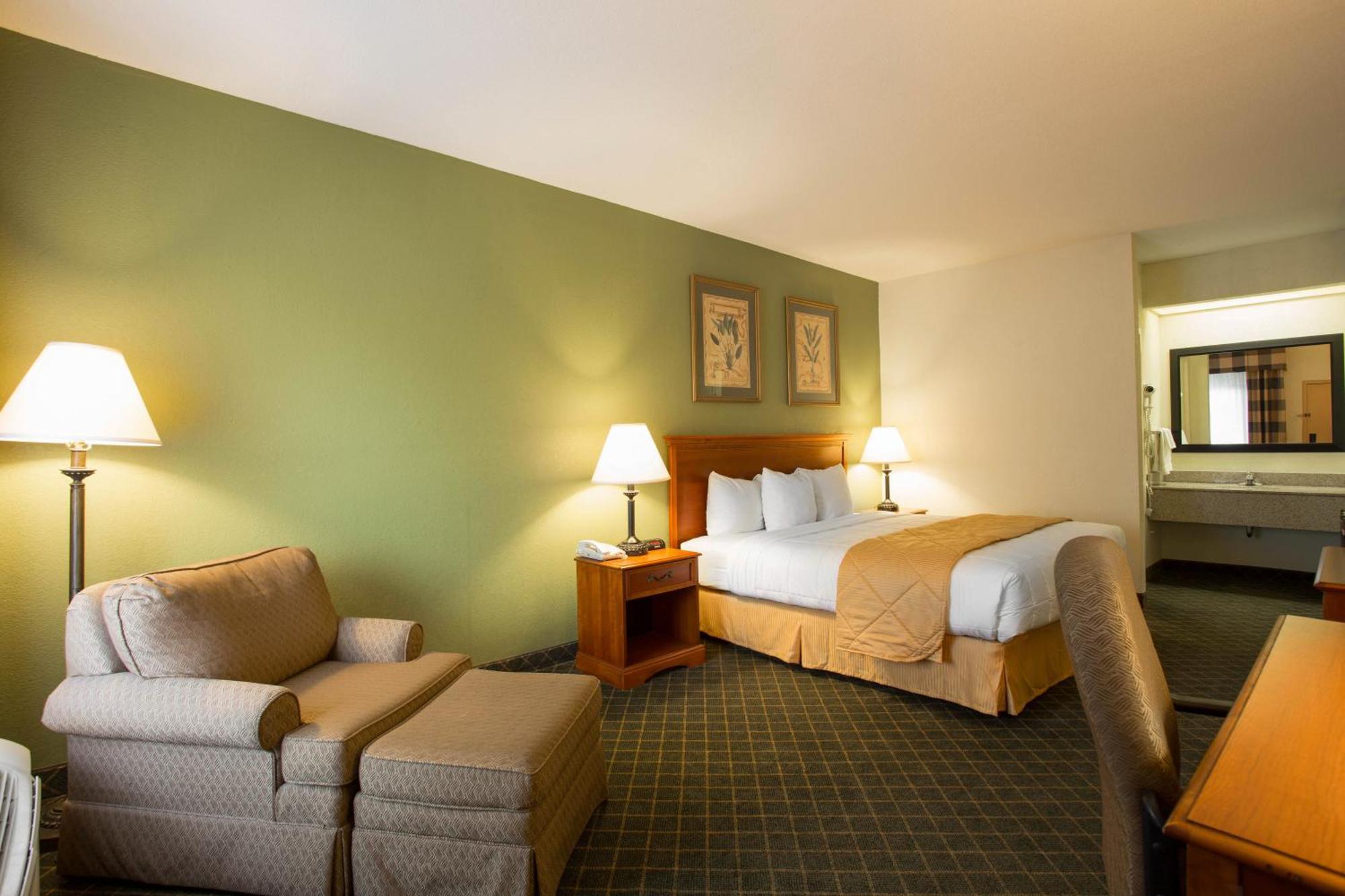 Clarion Inn & Suites Aiken South Ngoại thất bức ảnh