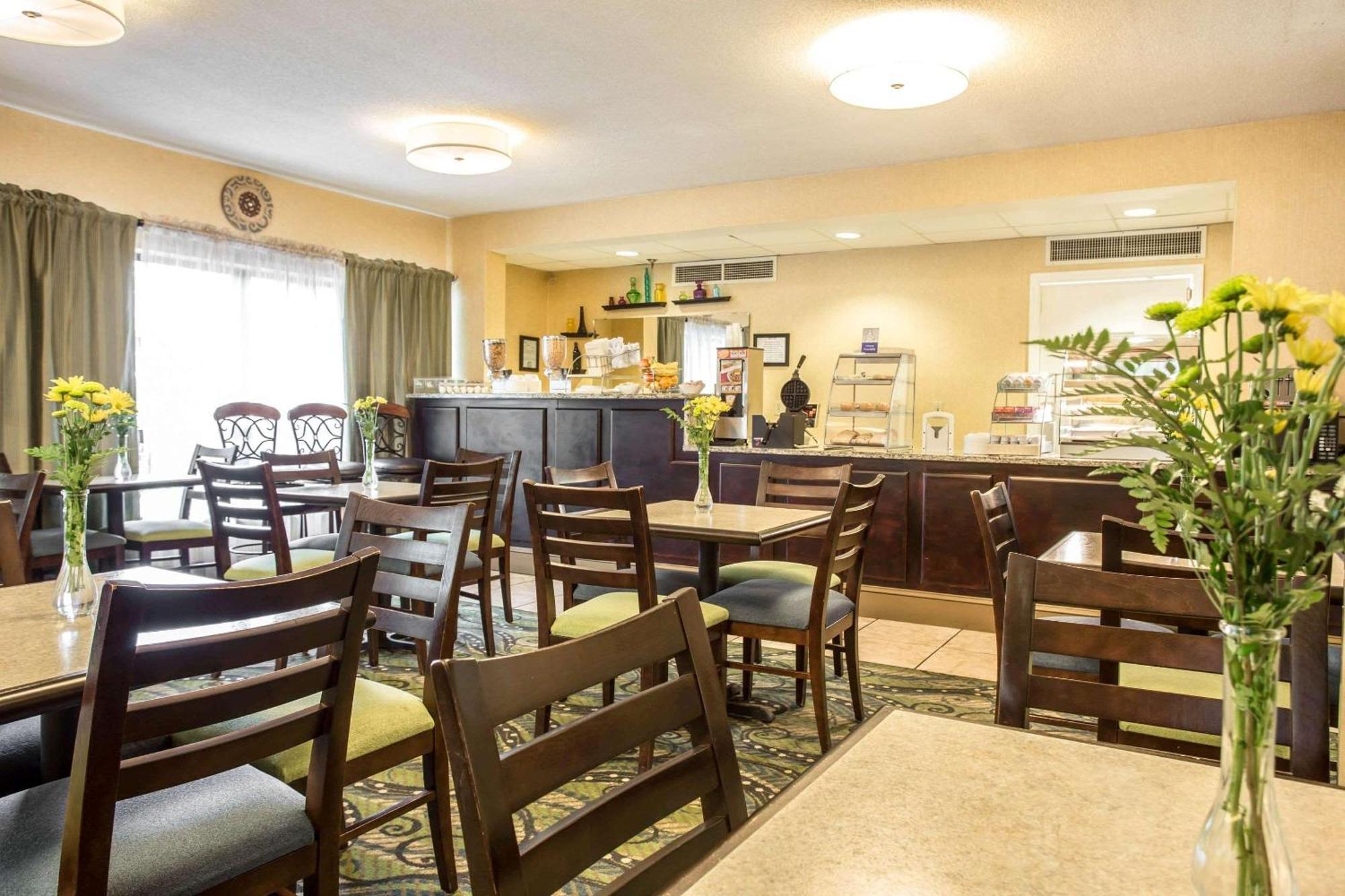 Clarion Inn & Suites Aiken South Ngoại thất bức ảnh