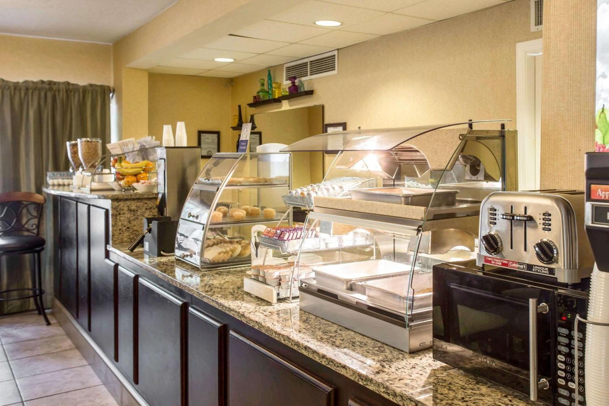 Clarion Inn & Suites Aiken South Ngoại thất bức ảnh