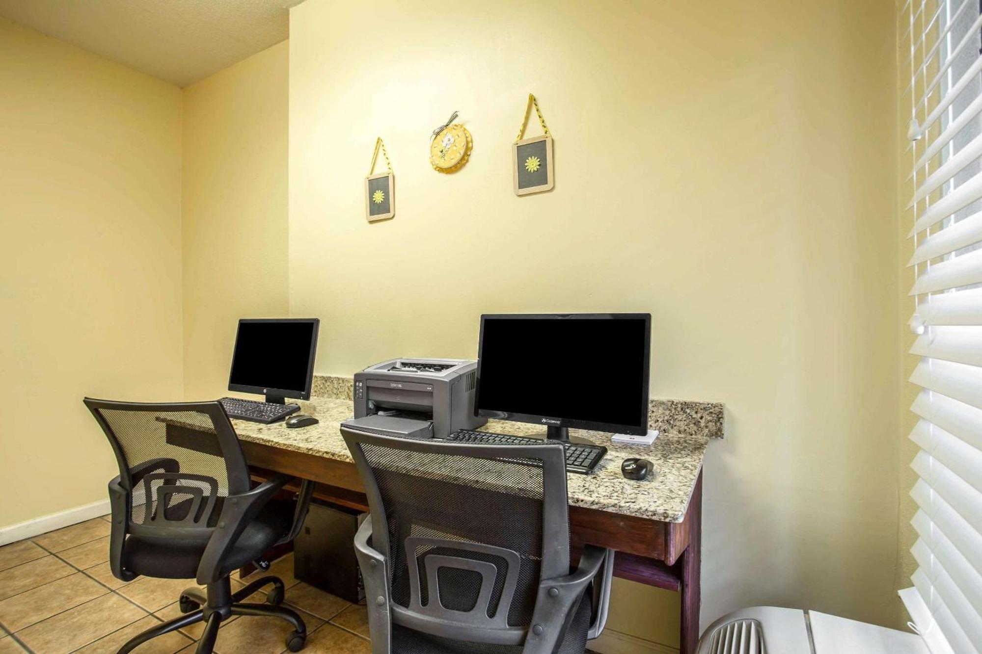 Clarion Inn & Suites Aiken South Ngoại thất bức ảnh