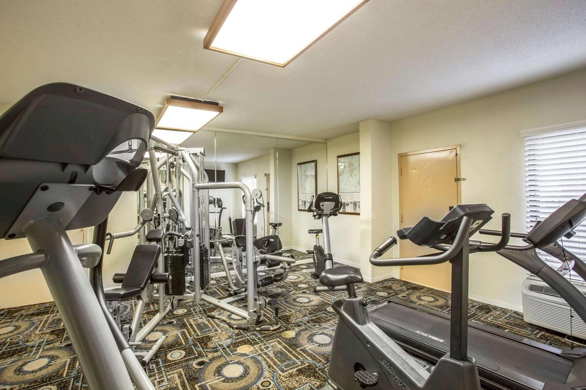 Clarion Inn & Suites Aiken South Ngoại thất bức ảnh