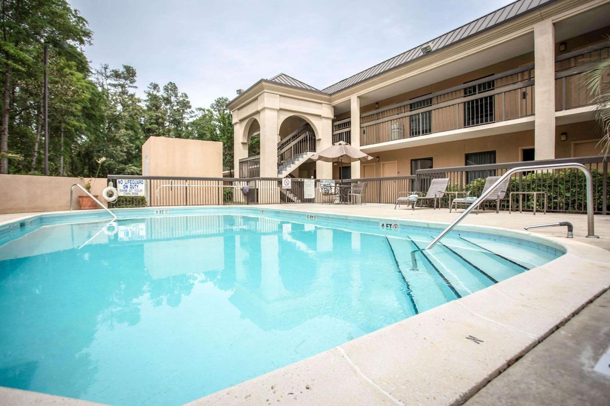 Clarion Inn & Suites Aiken South Ngoại thất bức ảnh