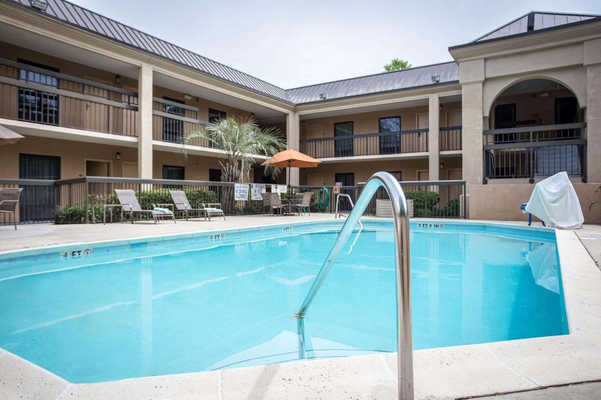 Clarion Inn & Suites Aiken South Ngoại thất bức ảnh