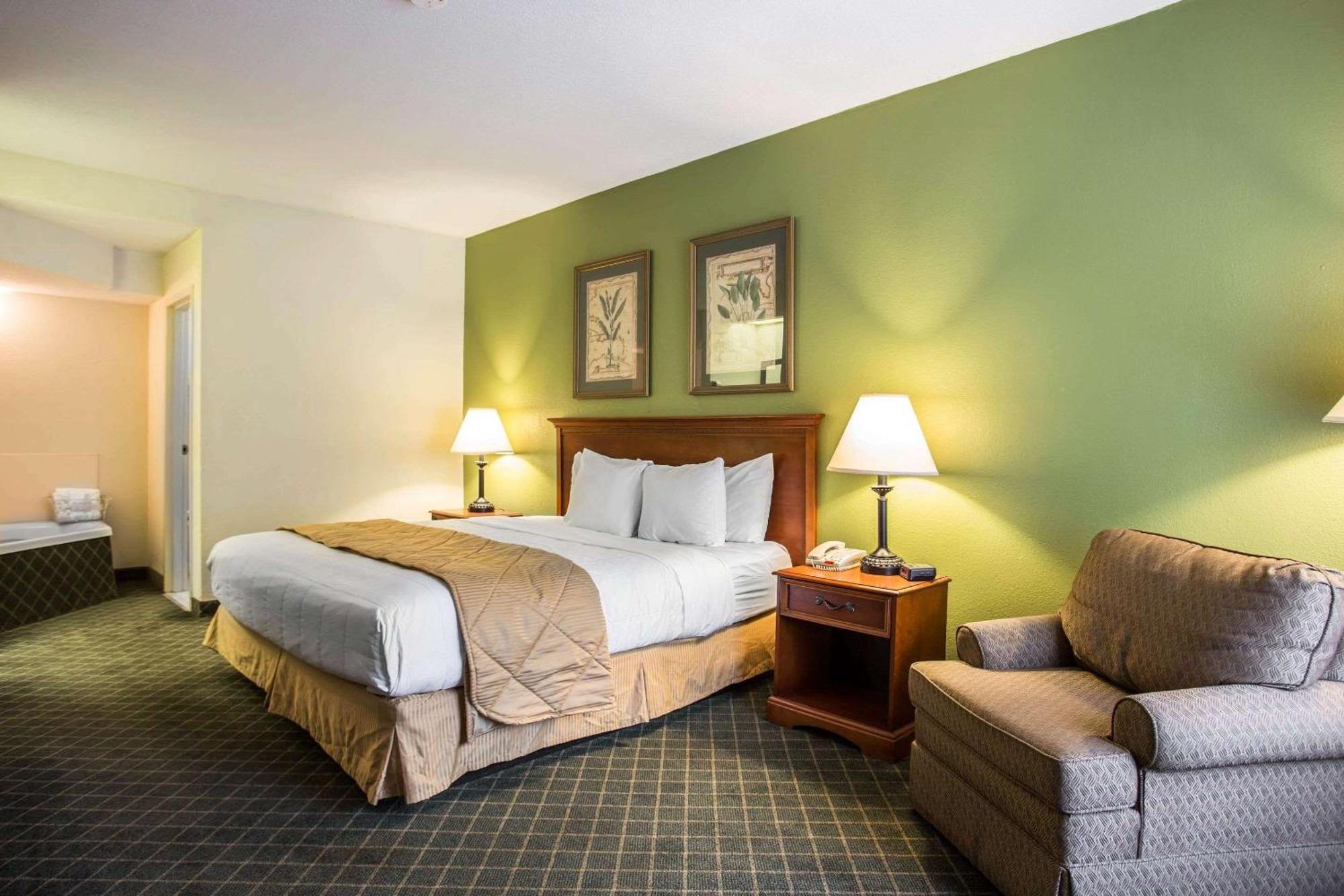 Clarion Inn & Suites Aiken South Ngoại thất bức ảnh