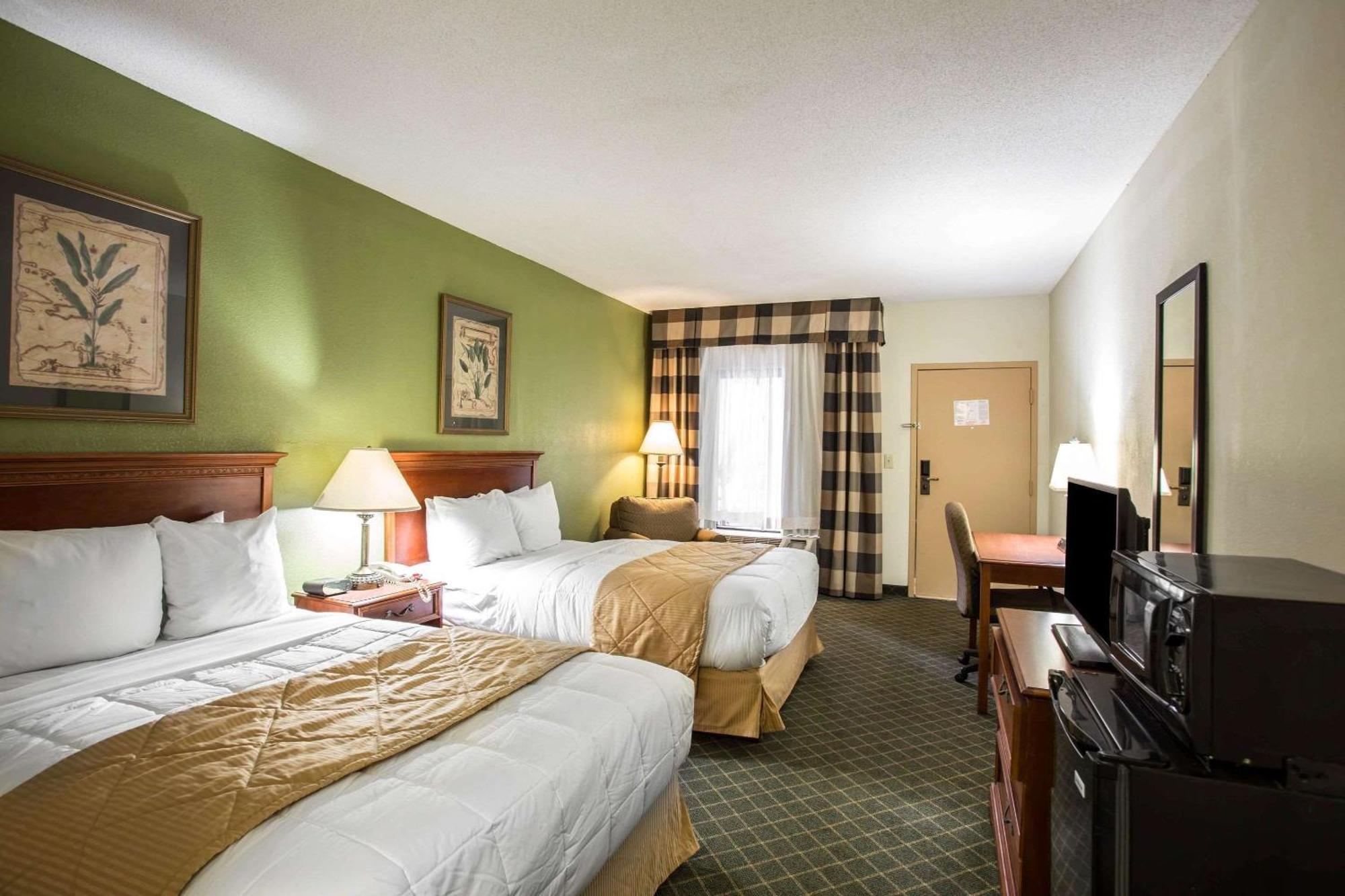 Clarion Inn & Suites Aiken South Ngoại thất bức ảnh