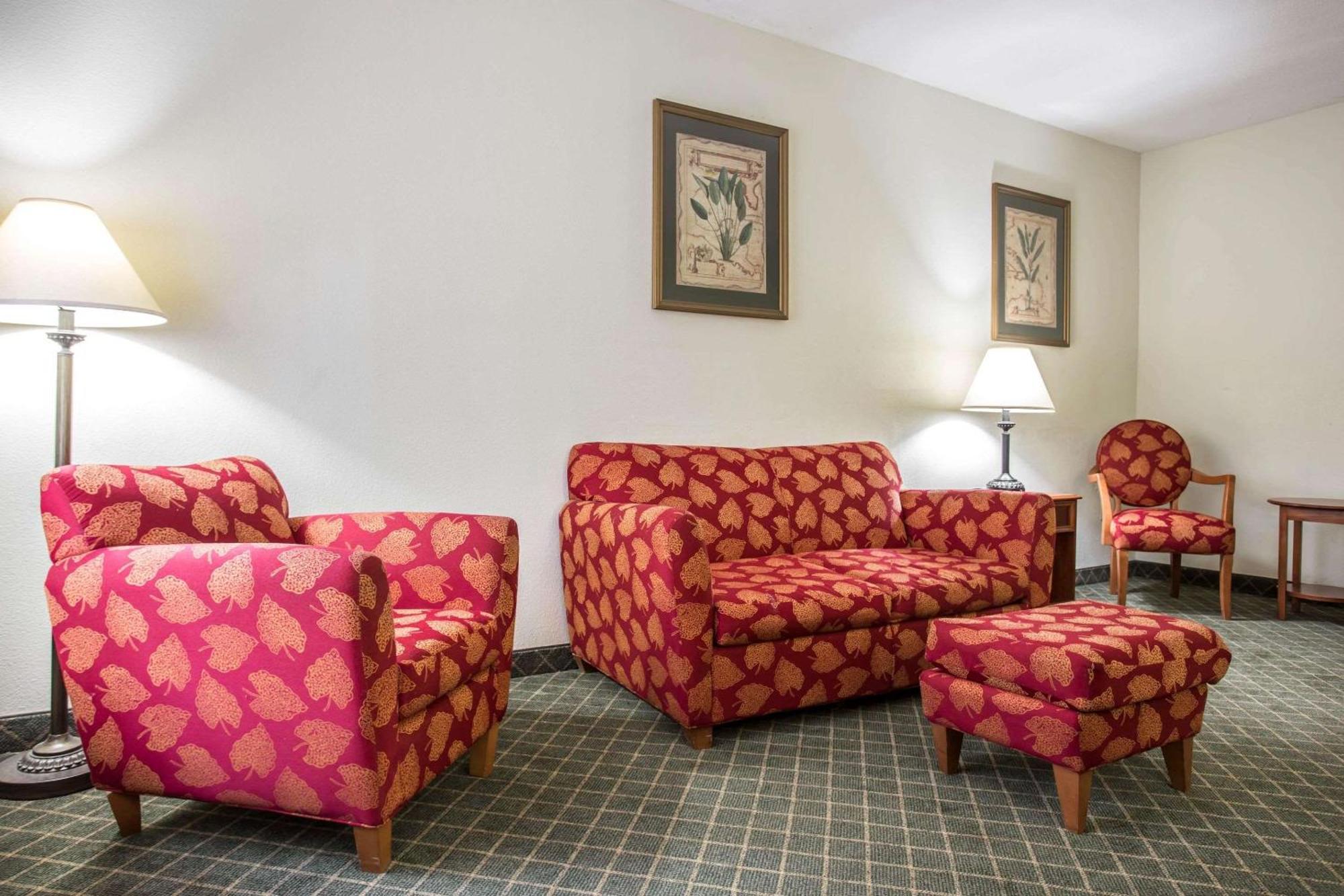 Clarion Inn & Suites Aiken South Ngoại thất bức ảnh