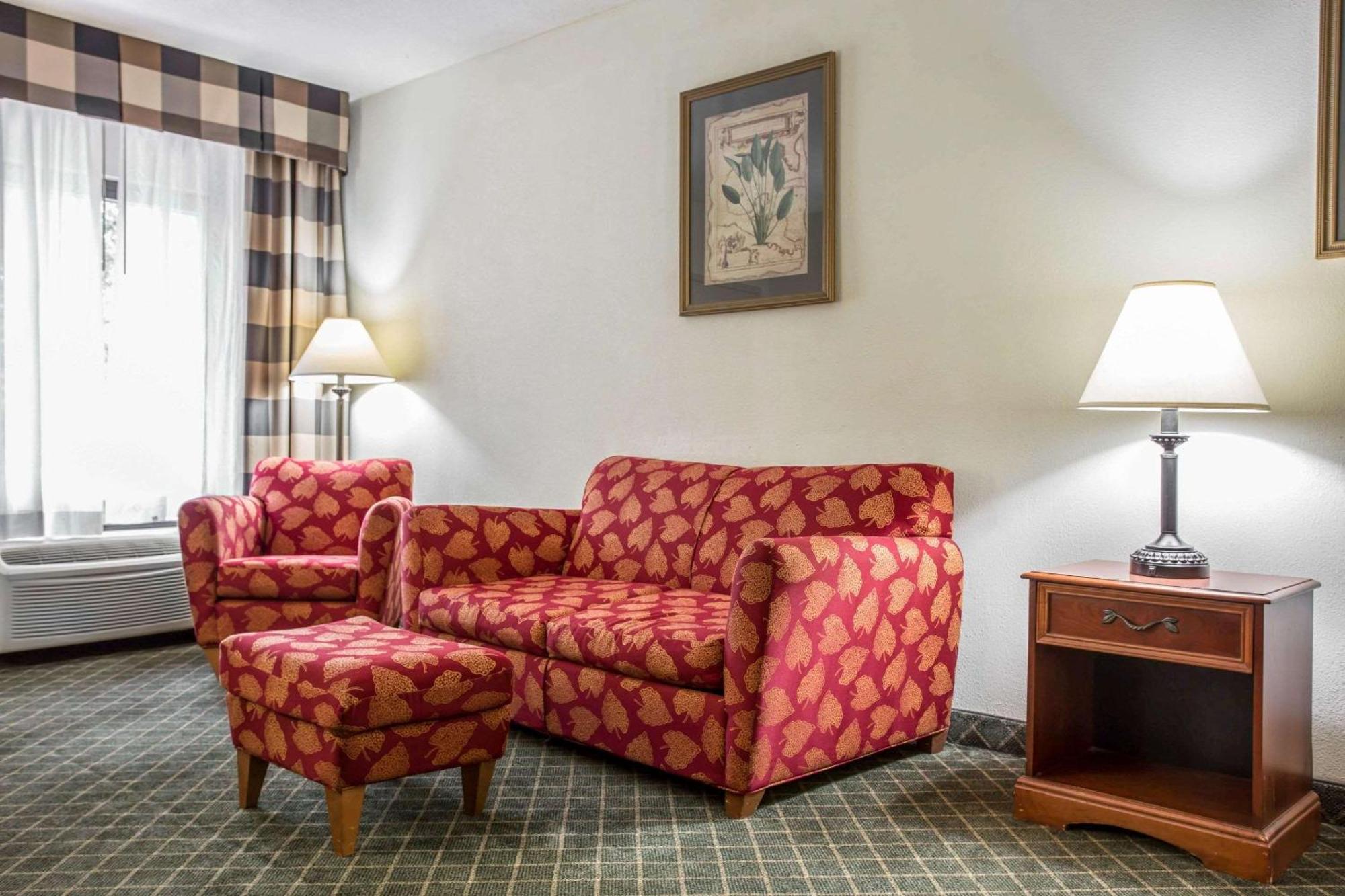 Clarion Inn & Suites Aiken South Ngoại thất bức ảnh