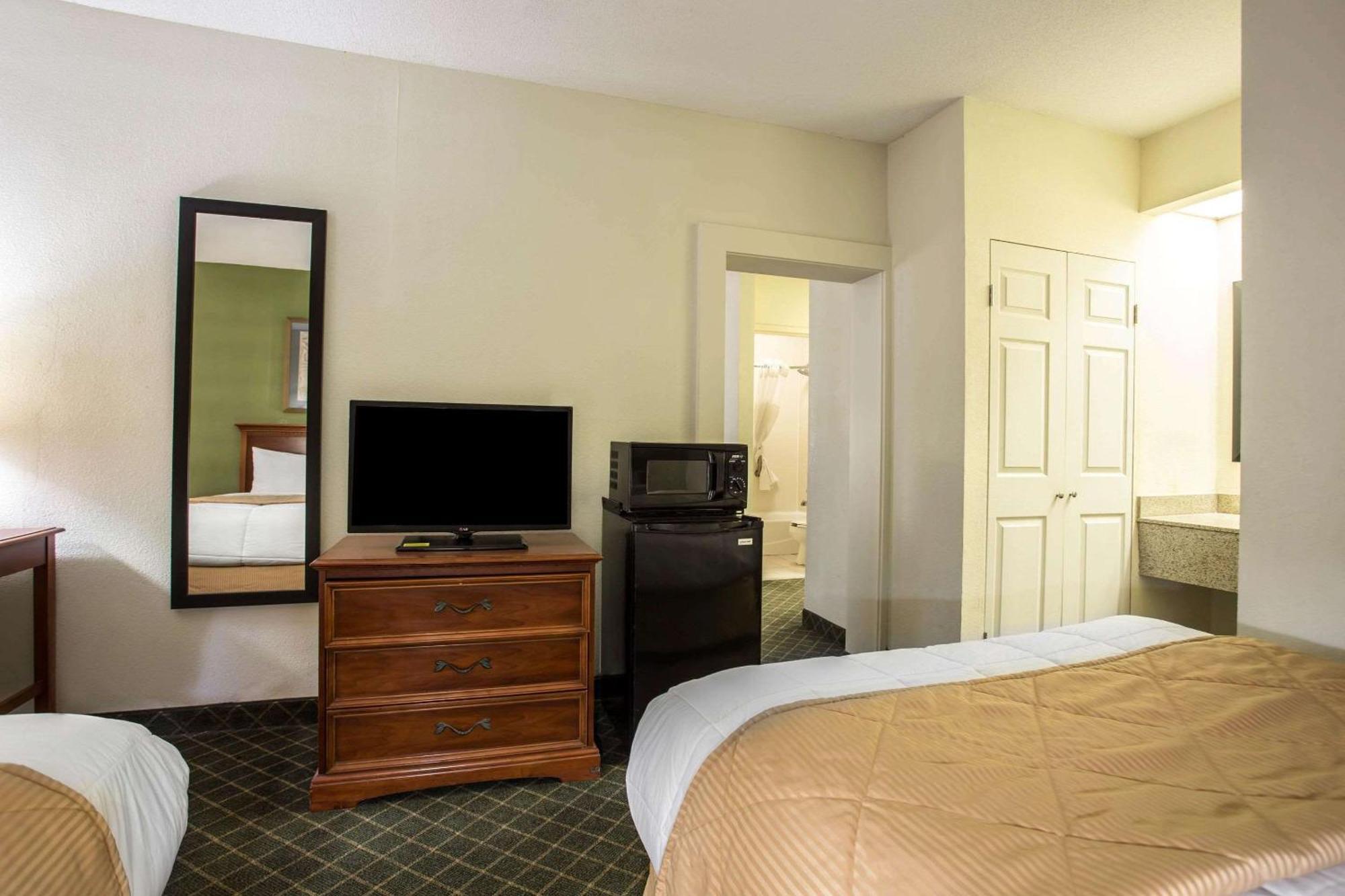 Clarion Inn & Suites Aiken South Ngoại thất bức ảnh