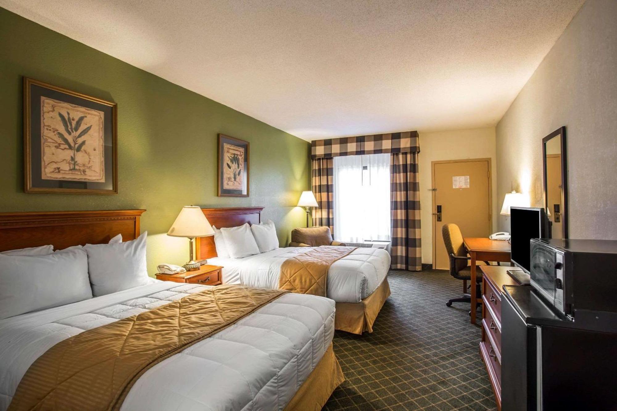 Clarion Inn & Suites Aiken South Ngoại thất bức ảnh