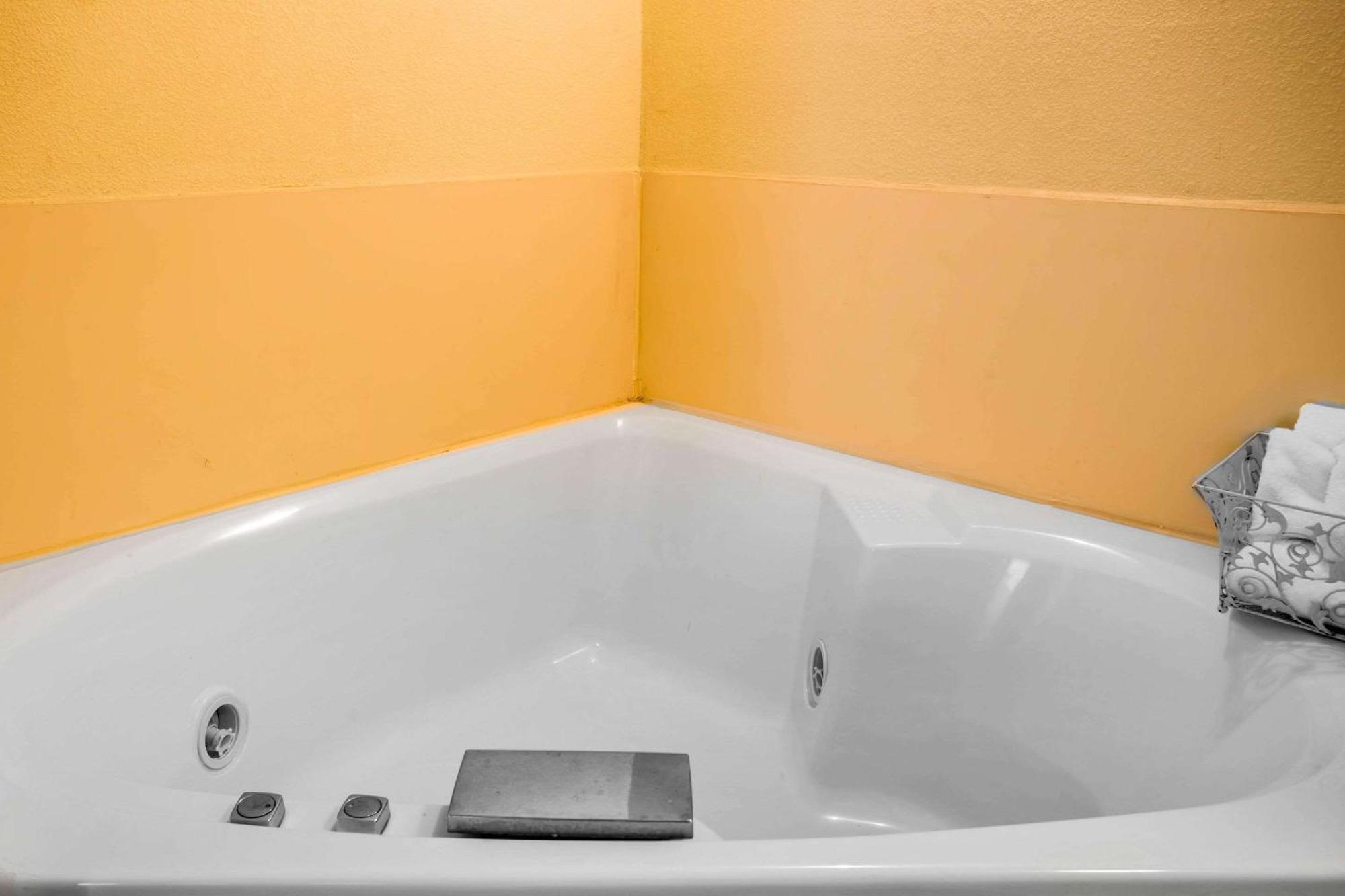 Clarion Inn & Suites Aiken South Ngoại thất bức ảnh