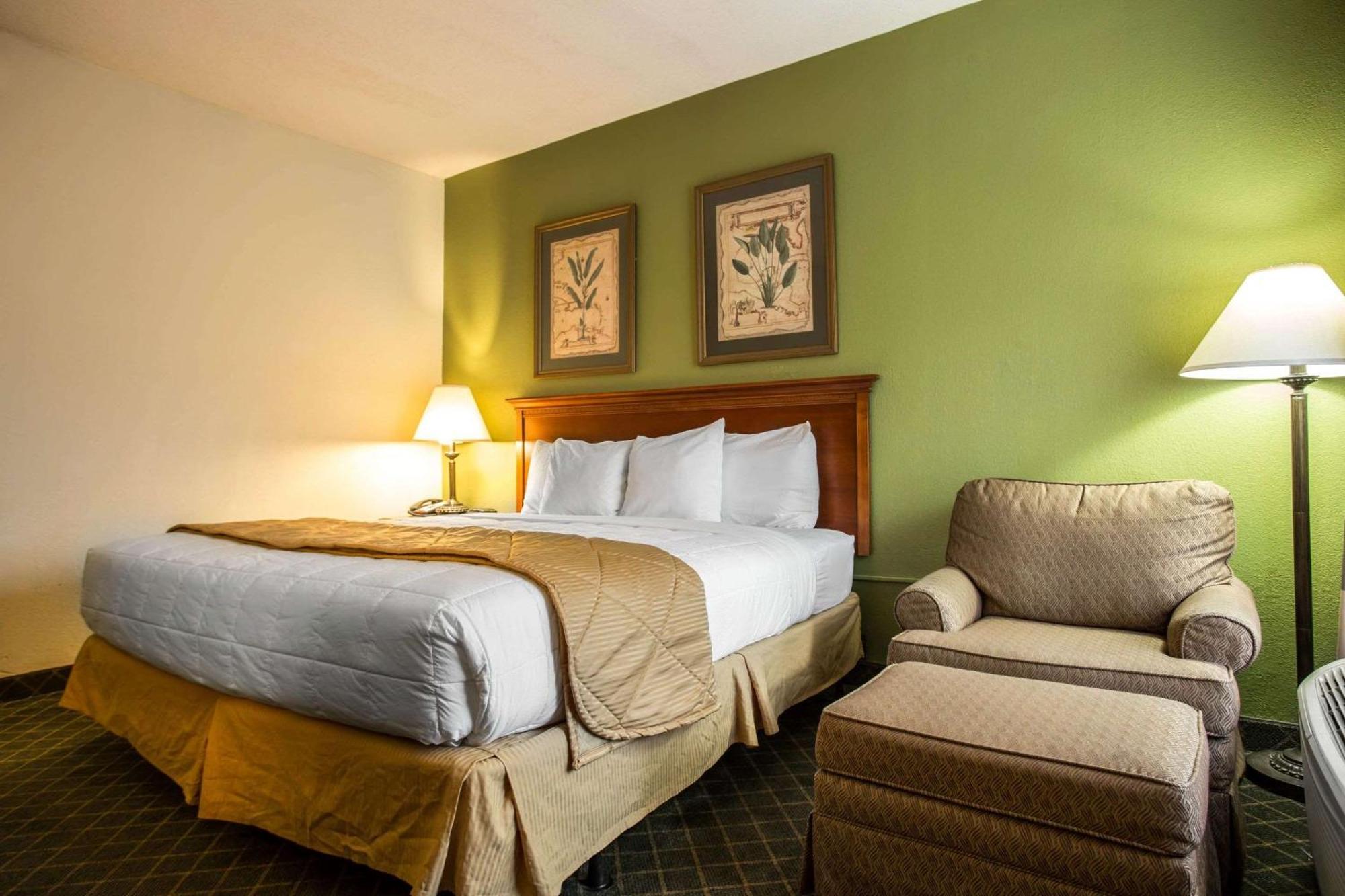 Clarion Inn & Suites Aiken South Ngoại thất bức ảnh