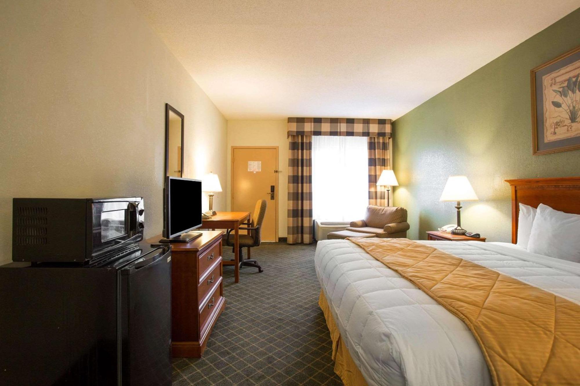 Clarion Inn & Suites Aiken South Ngoại thất bức ảnh