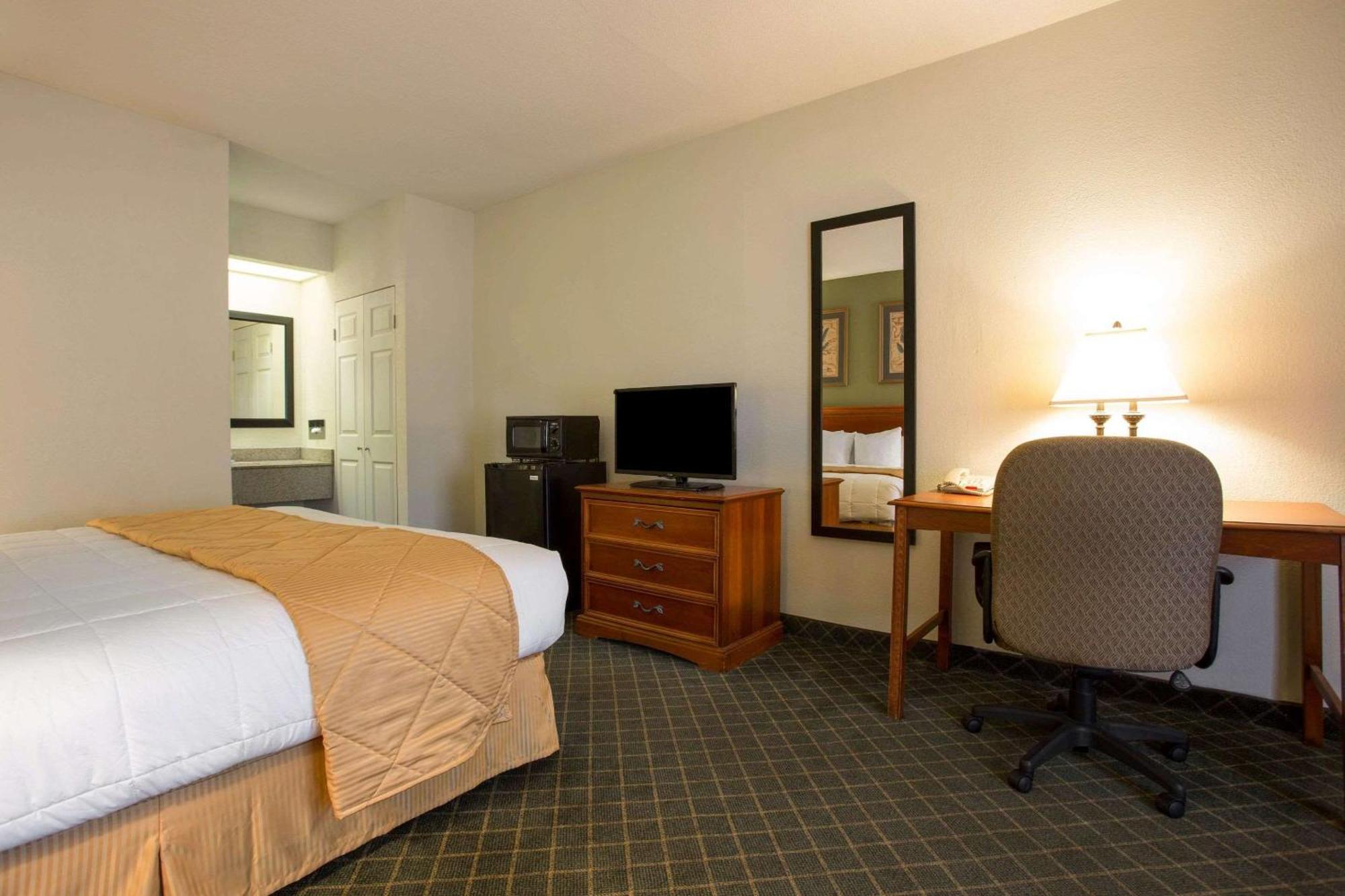 Clarion Inn & Suites Aiken South Ngoại thất bức ảnh