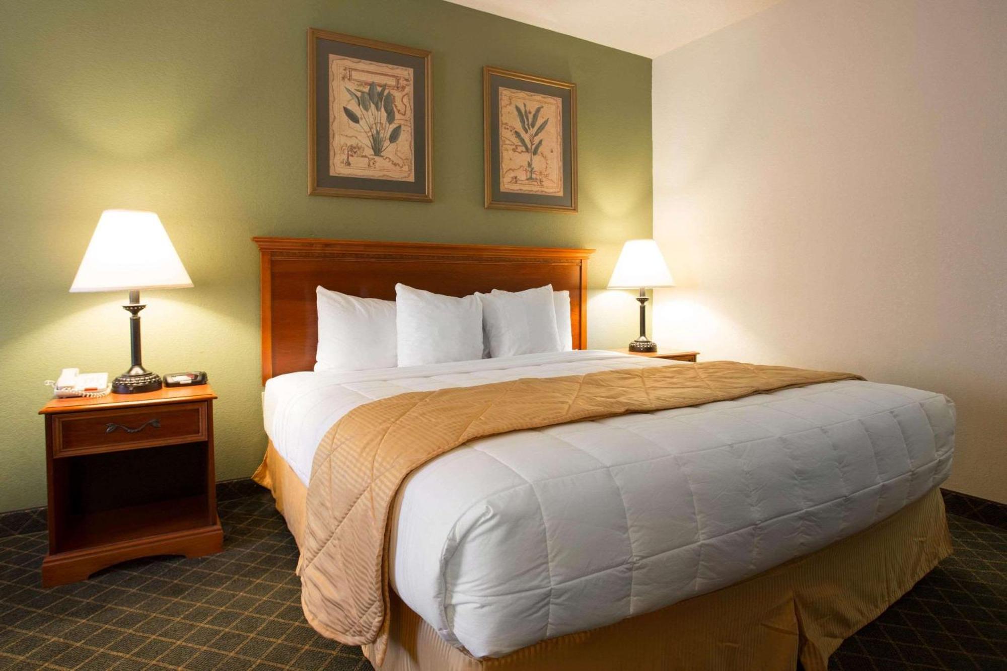 Clarion Inn & Suites Aiken South Ngoại thất bức ảnh