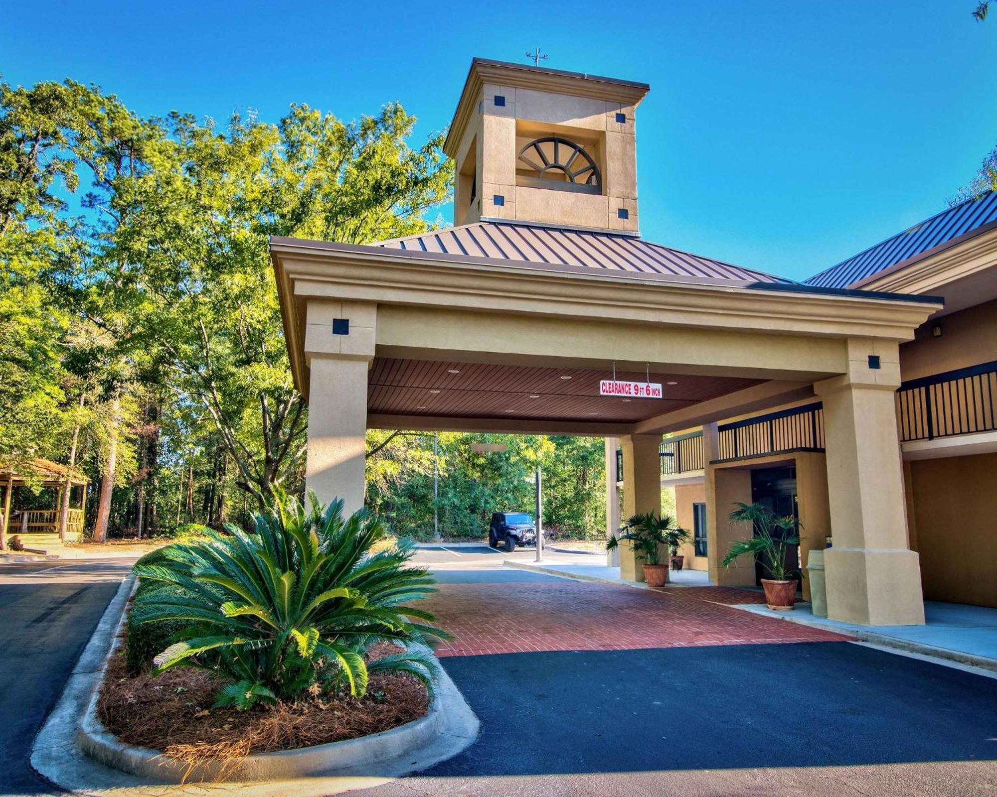 Clarion Inn & Suites Aiken South Ngoại thất bức ảnh