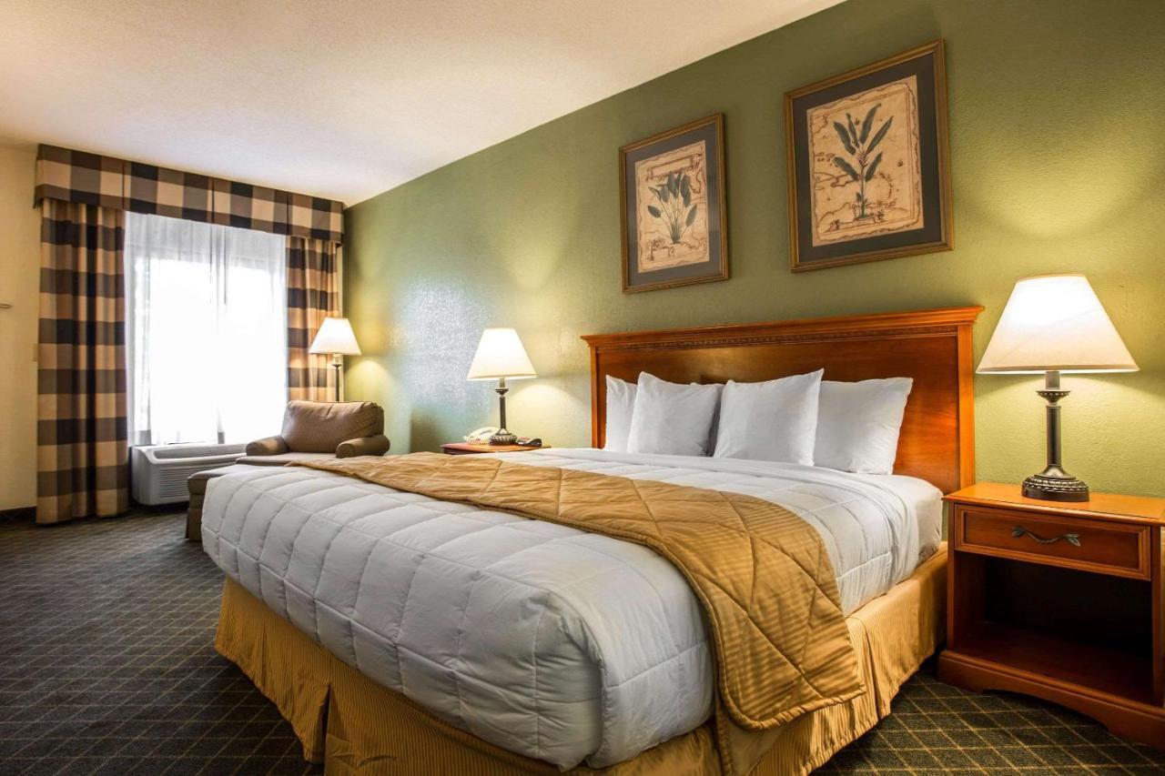 Clarion Inn & Suites Aiken South Ngoại thất bức ảnh